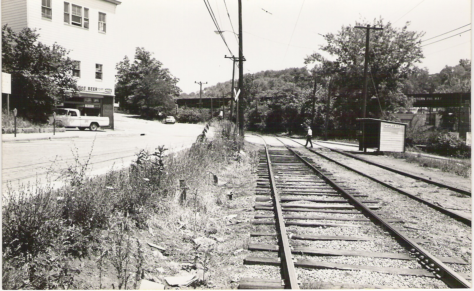 1965: Poplar Street Crossing